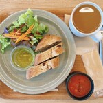 樂園CAFE - 日替りパンとスープのモーニングセット、真上から！