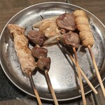 やきとり○金 - おまかせ焼き鳥5種盛り合わせ、493円