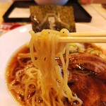 Chuuka Banri - 天野醤油ラーメン 箸上げ