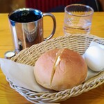 コメダ珈琲店 - アイスコーヒー500円 ローブパン ゆで玉子 マーガリン