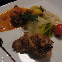 GINTO 池袋店 - 2014.1.5)メーンの肉料理。牛スジとチキンでした