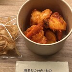 Sayuri Derikatessen - 海老とじゃがいもの中華風ケチャップ炒め