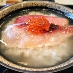 魚の旨い店 - 大盛りご飯でしたが、お茶漬けようにご飯をお替りし、鰤と目鯛の切り身とイクラを残しておきまして、魚のお出汁のお茶漬けにさせて頂きました！