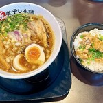 Goku Niboshi Hompo - 煮干し味噌ラーメンと山わさびチャーシュー丼、トッピング味付き卵