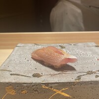 鮨 由う - 