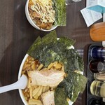 ぐうらーめん - 料理写真:ぐうラーメン 780円。大盛り 150円。メンマ、海苔 220円トッピング。チャーシュー丼 380円