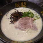 博多風龍 - とんこつラーメン（750円）