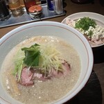 麺や 虎徹 - 背脂地鶏中華そば（塩）細麺＋肉マヨ丼