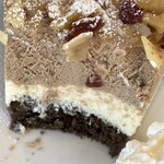喫茶 ラクーン - ナッツ＆ベリーショコラの断面