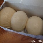 パオパオ - 料理写真:肉まんとあんまん(各1個248円)