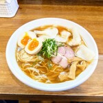 月麺 - ばかうま！まろやかな煮干し☆究極〝しょうゆラーメン〟／並んででも食べたい至極の一杯