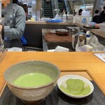 玉澤総本店 - エスパルで買い物する人々を見渡しながら食べれる席(笑)逆に食べてるところ丸見え(笑)