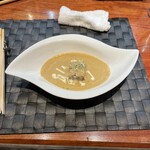 Bisutoro Sango - ポテトと牛ミンチのサンド焼きカレーソース　こちらの看板大人気メニューの一つ　ポテトと牛ミンチの塊に生クリームのソースがかかってます、ほんのりカレー風味