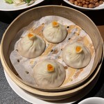成隆行蟹王府 - 蟹みそ入り小龍包