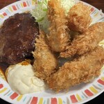 Delices - 大粒の牡蠣フライとハンバーグ