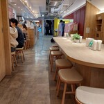 MARUTOME the Juicery - 簡易的な店内ですが~