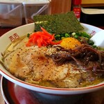 博多ラーメン 琉 - 豚しおラーメン 1320円、卵黄 110円