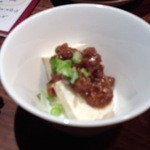 サカノバ グラン - お通しの肉味噌豆腐