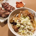 もつ焼き ウッチャン 新宿思い出横丁 - もつ煮込み・タン・ハツ