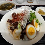 中華食堂 青藍 - 料理写真:魯肉飯～スープ、ザーサイ付き。ビジュアルも綺麗。