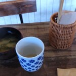 食堂カフェ ハレの日 - 番茶と味噌汁