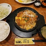 とんかつ一筋 六白家 - 熱々かつ鍋（ロース）（白いご飯）