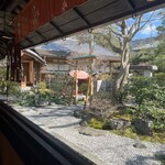 南禅寺 順正 - 席からの風景。風情のあるお庭です。