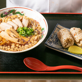 尾道ラーメンと因島しょうゆ飯にぎりセット◆地元ならではの定食