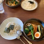 Rakkyo Ando Suta - チキンと野菜のスープカレー