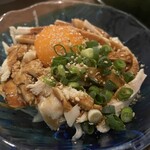 Tondemi-Na - 蒸し鶏のユッケ