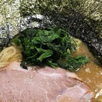 横浜家系ラーメン 三郷家 - ほうれん草。