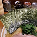 横浜家系ラーメン 三郷家 - 海苔増しは5枚100円。