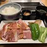 幸せの焼肉食べ放題 かみむら牧場 - 