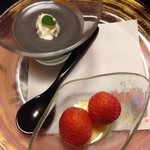 柏屋旅館 - 黒ごま豆乳プリンとフレッシュ苺 2013.12