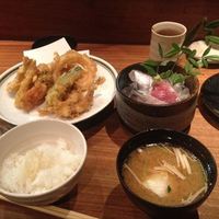 ろっこん - 天ぷら御膳(\1,050)。天ぷらとお刺身がついてこのお値段♪