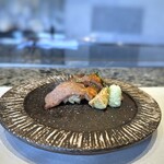 Teppanyaki Mai - 先付「A5ランク　炙り肉寿司」・・一人2貫は嬉しい。