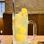 キンキン麦酒とプリっと小腸 近江牛畜産あさひ - 凍結レモンスカッシュ