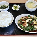 つる園 - ニラレバ定食