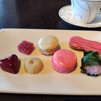 DINING & BAR TABLE 9 TOKYO - 