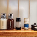 とんかつ とみた - 調味料たち