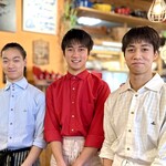 NOMI RESTAURANT - 料理人の若い三兄弟（24歳、18歳、21歳）は、朴訥とした男前。