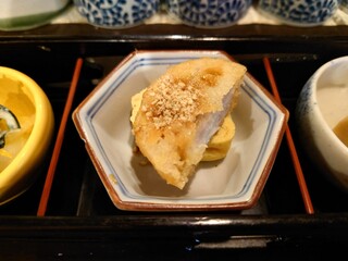Sousai Dainingu Yuuan - ◯レンコンの挟み揚げ
                        カリッと揚げてありレンコンの香ばしさと
                        お上品な鶏の旨味がしててこれも美味しいなあ♪