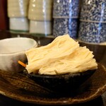 Sousai Dainingu Yuuan - おお〜
                      出汁の旨味の奥から湯葉の旨味がジワジワとやって来る
                      
                      これはわさびも付いてるけれど
                      使うのは勿体ない味わいだよねえ