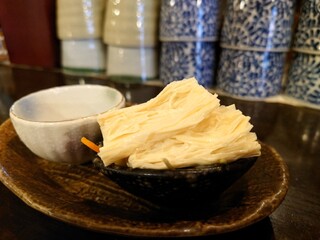 Sousai Dainingu Yuuan - おお〜
                        出汁の旨味の奥から湯葉の旨味がジワジワとやって来る
                        
                        これはわさびも付いてるけれど
                        使うのは勿体ない味わいだよねえ