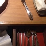 フラテッロ - 箸＆箸置きもあり、収納もナイス