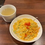 グリルフクヨシ - ライスセットのスープとサラダ