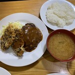 キッチンサン - ハンバーグとチキンゴマフライ