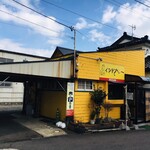 インドカレーロダン - 駐車場はお店奧と店舗向かい側の指定区画