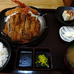 かつ吉 - 「上とんかつ定食」（薄切りロースの重ね揚げ）にエビフライ追加