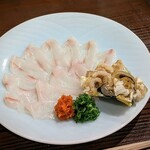 勢麟 - 分厚くほんのり桜色の「てっさ」。添えられた煮凝りが凄い。うんまぁ～♡